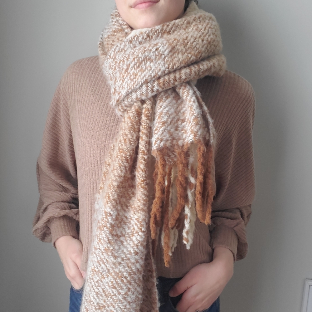 SOFT & COZY Scarf Boucle Earth Tone - Picture 5 of 12